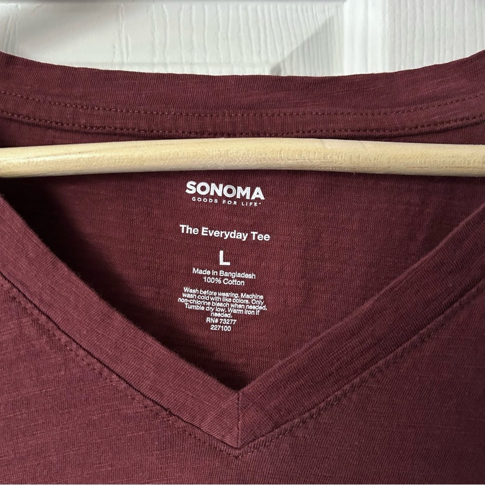 Croft & Barrow Women's V-Neck Short Sleeve Tee - Wine - Picture 3 of 3